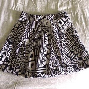 Forever21 black n white mini skirt